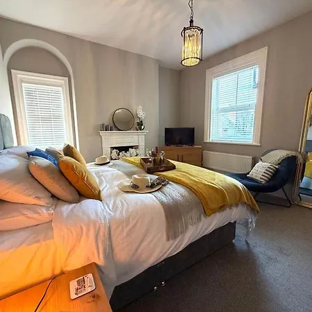 Baylight At Southdene Apartment